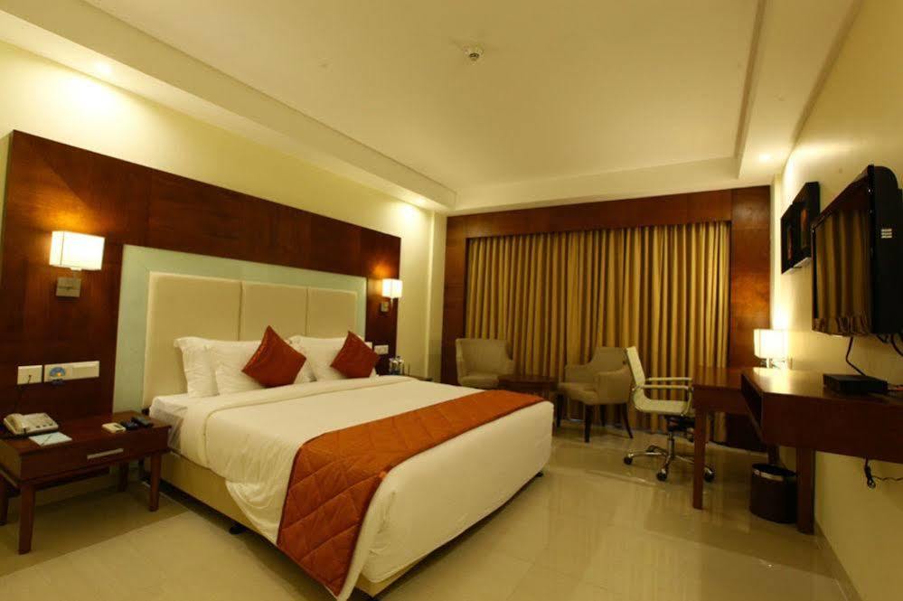 Quality Inn Viha Kumbakonam Bagian luar foto